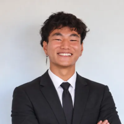 Raymond Wang headshot