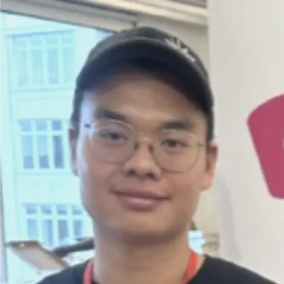 Ton Hoang Nguyen headshot